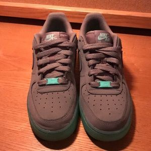 Nike Air Force’s size 7